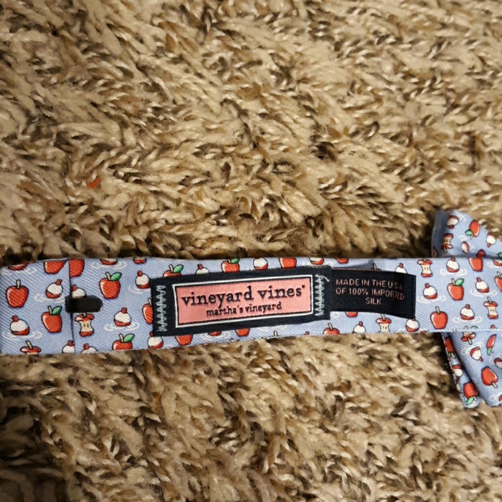 #.   NWT Vineyard vines men's bow tie. - Picture 5 of 8